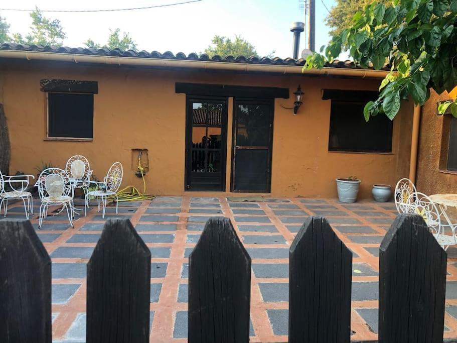 Casa Rural En El Campo Las Dalias Тордера Экстерьер фото